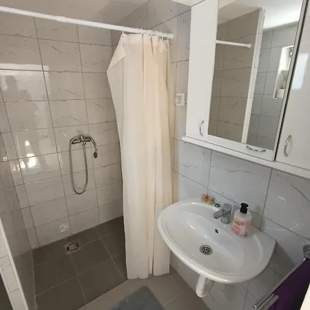 Marina I Sobe Luka Bukorovac