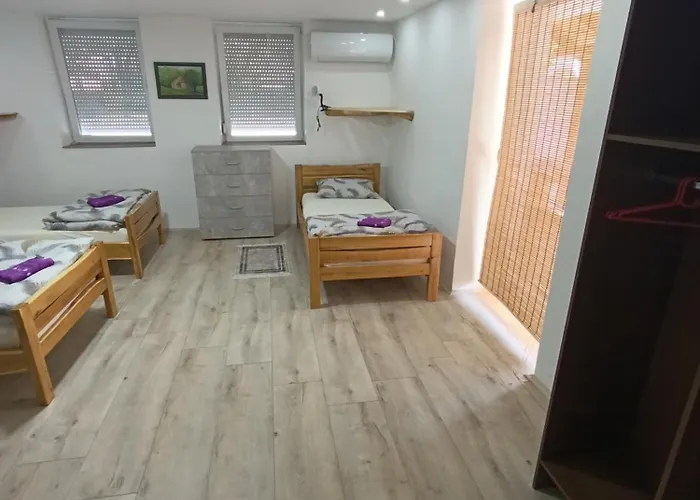 Marina I Sobe Luka Bukorovac